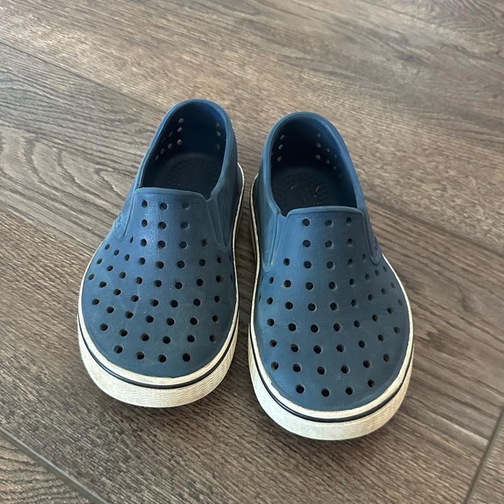Size C10 Natives in navy